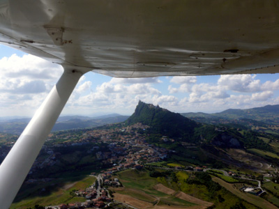 San Marino visto da un aereo in volo